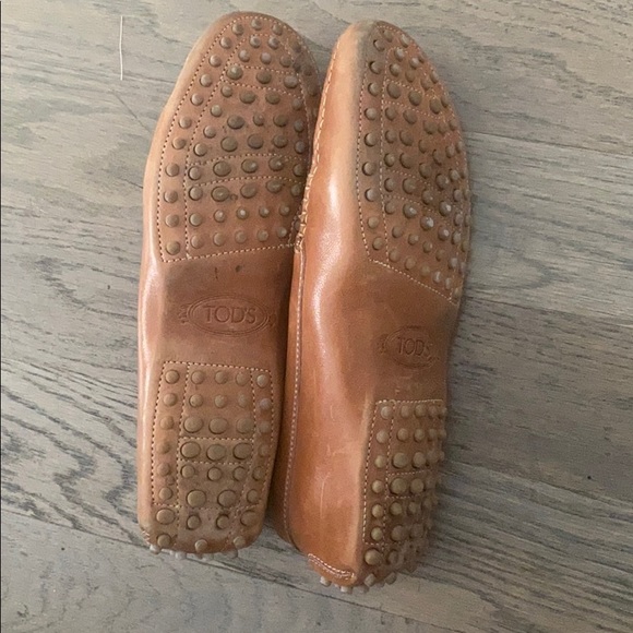 COPY - TOD’s Gommini Leather Loafers in Tan - Picture 2 of 3